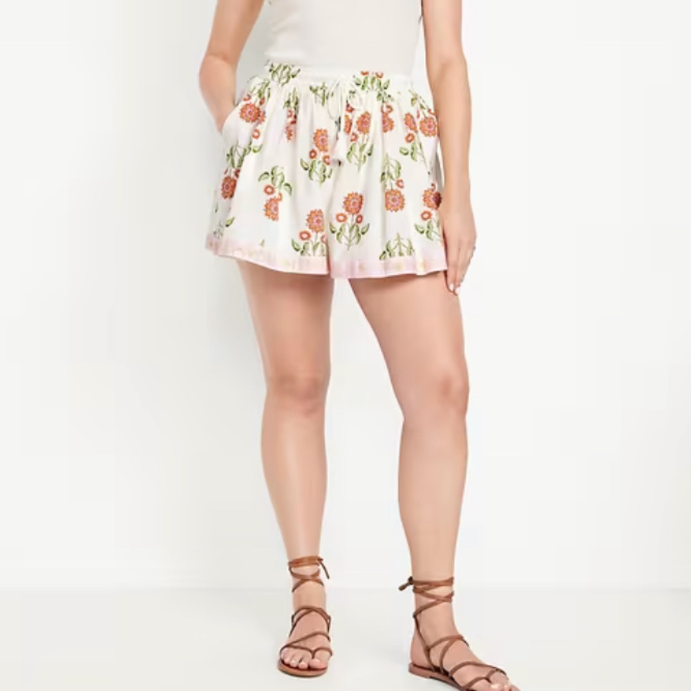 Old Navy High-Waisted Volume Flounce Shorts -- 2.5-inch inseam Block Print